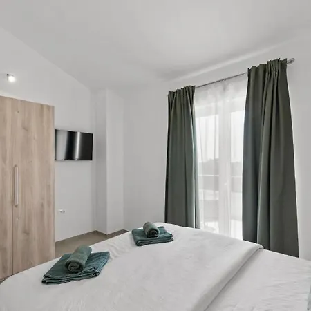 Willa Luxury Holiday Delfis, Istra- Kukci